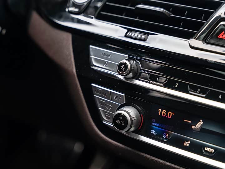 BMW 5 Series — фото 15