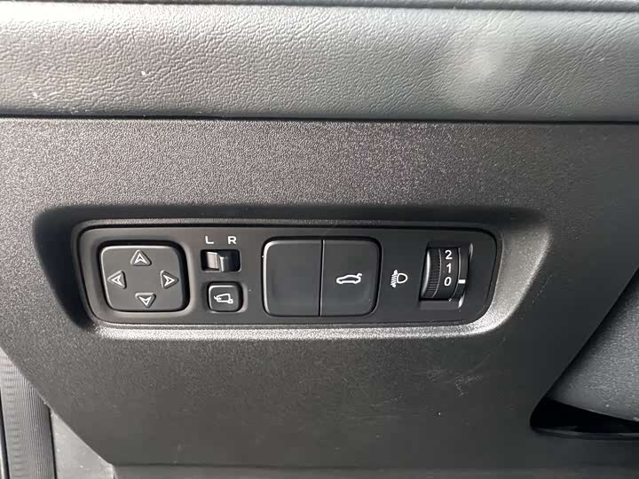 Changan UNI-V 2022 1.5 T Premium — фото 19