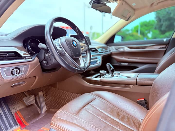 BMW 7 Series 730Li продвинутая — фото 7