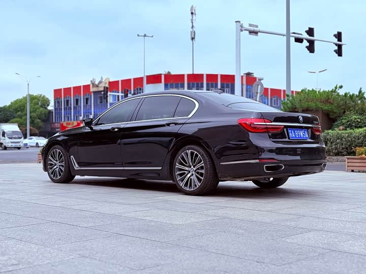 BMW 7 Series 730Li продвинутая — фото 6
