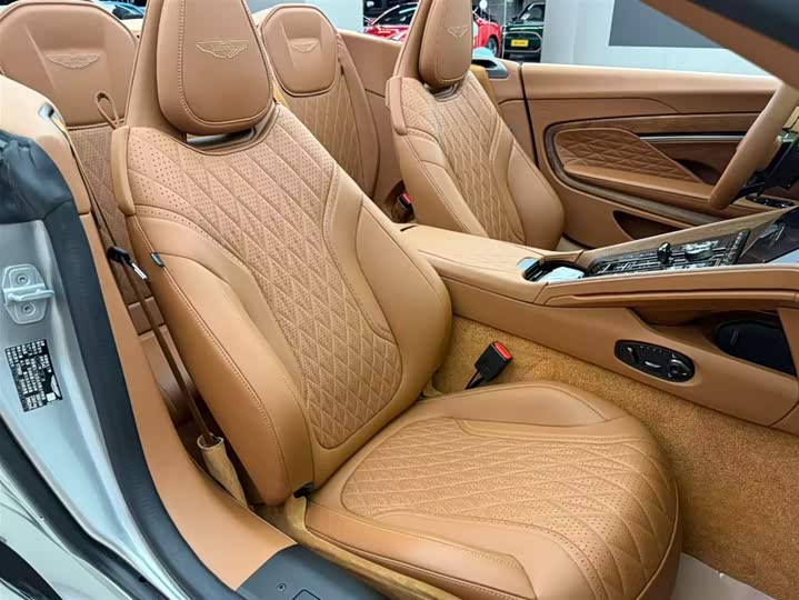 Aston Martin DB12 2023 4.0 T V 8 Volante — фото 12