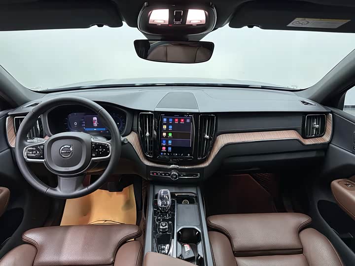Volvo XC60 2024 B 5 4 WD — фото 17