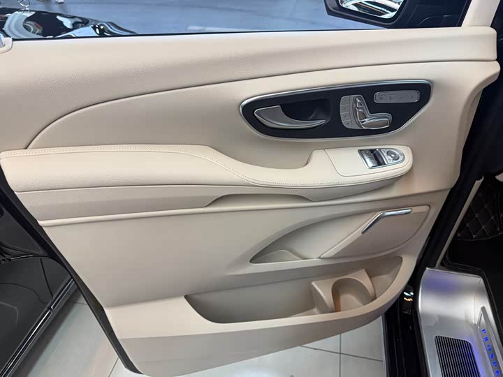 Mercedes-Benz V-Class 2022 V 260 L — фото 7