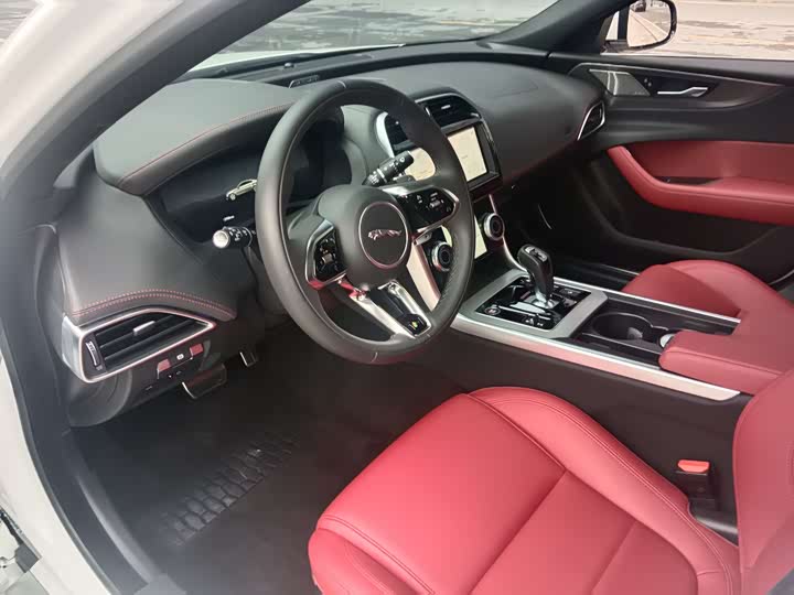 Jaguar XEL 2024 2.0 T 250 PS R-DYNAMIC S — фото 12