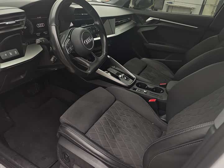 Audi A3 2024 Sportback 35 TFSI Sport — фото 3