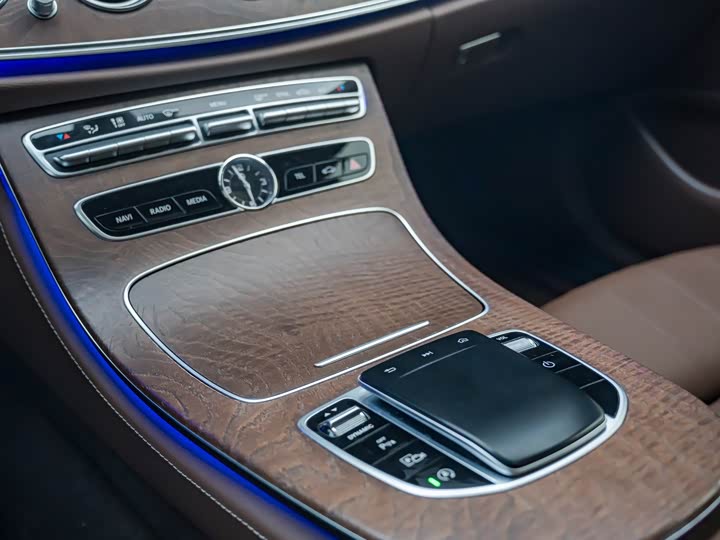 Mercedes-Benz E-Class 2019 E 260 L — фото 14