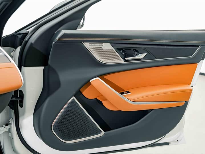 Jaguar XFL 2024 2.0 T P 300 4 WD — фото 16