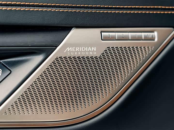 Jaguar XFL 2024 2.0 T P 300 4 WD — фото 19