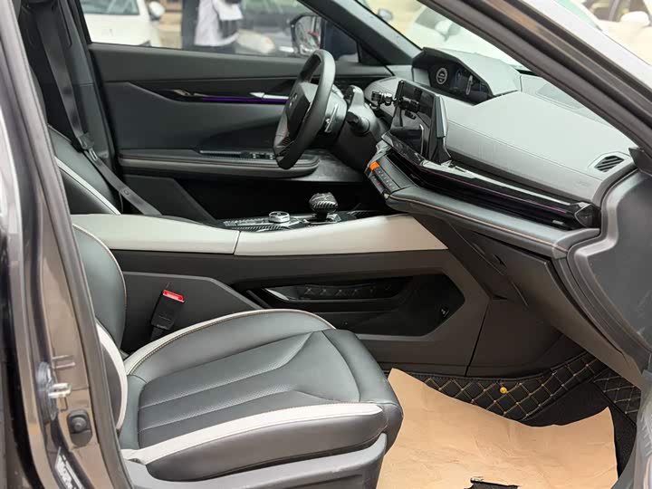 Changan UNI-V 2023 1.5 T — фото 10