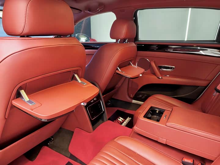 Bentley Flying Spur — фото 16