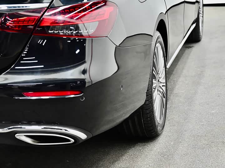 Mercedes-Benz E-Class 2022 E 300 L Luxury — фото 38