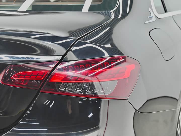 Mercedes-Benz E-Class 2022 E 300 L Luxury — фото 39