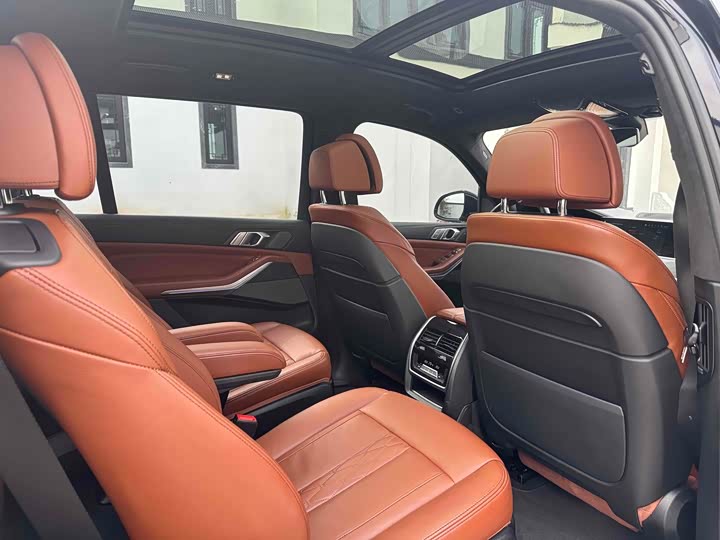 BMW X7 2021 x Drive 40i M — фото 13