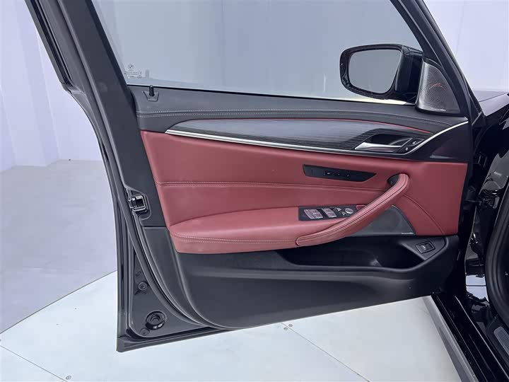 BMW 5-Series 2022 530 Li Leading M — фото 16