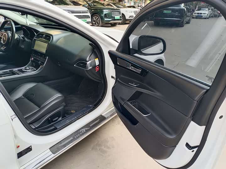 Jaguar XEL 2019 2.0 T 200 PS — фото 4