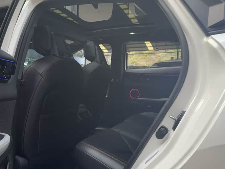 Changan UNI-V 2022 1.5 T Premium — фото 7