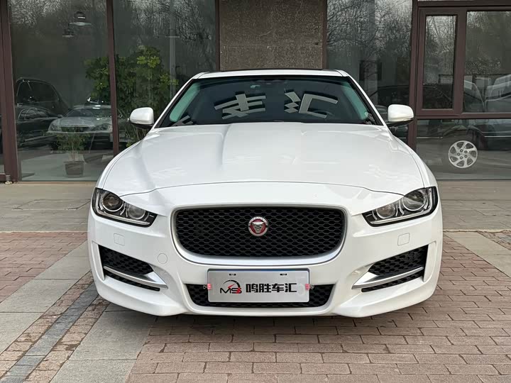 Jaguar XE 2015 2.0 T 200 PS R-Sport — фото 3