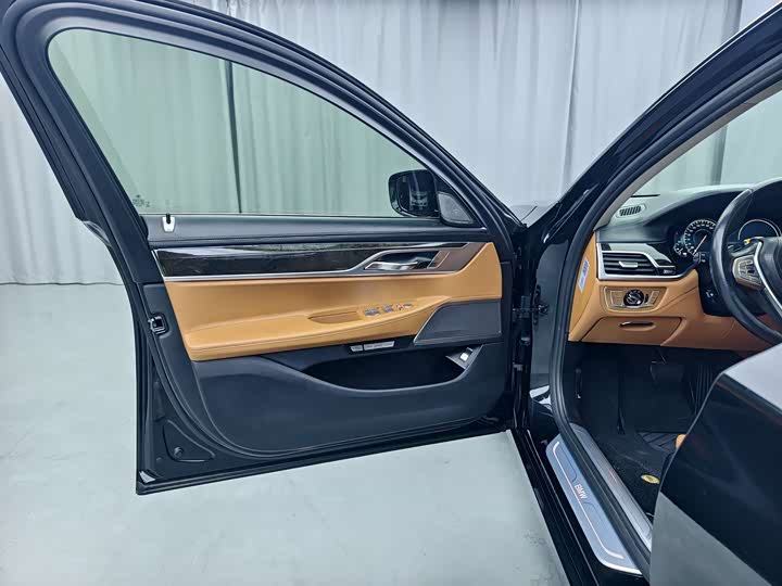 BMW 7-Series 2016 740 Li Leading — фото 6