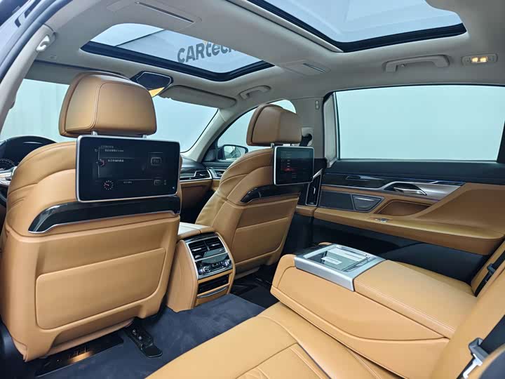BMW 7-Series 2016 740 Li Leading — фото 18