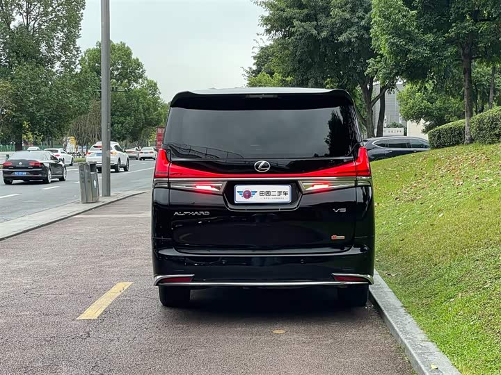 Toyota Alphard — фото 5