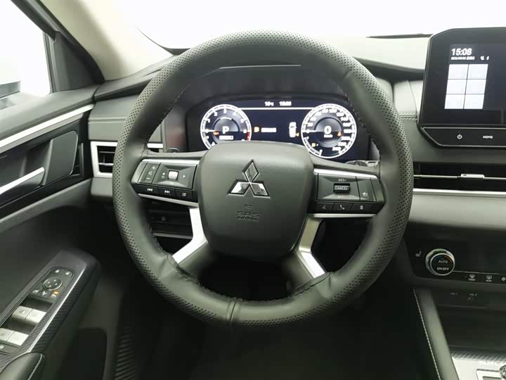 Mitsubishi Outlander — фото 11