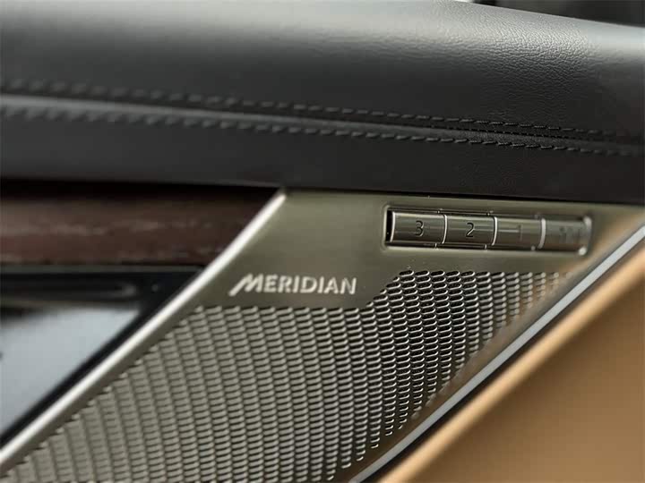 Jaguar XFL 2025 2.0 T P 250 2 WD — фото 13