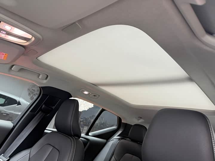 Volvo XC40 2025 B 4 WD — фото 16