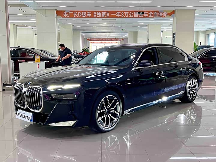 BMW 7-Series 2023 735 Li M
