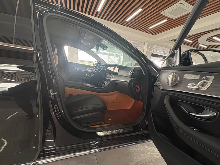 Mercedes-Benz E-Class 2023 E 300 L — фото 11