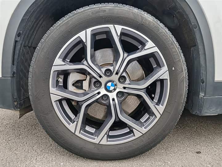 BMW X1 2022 s Drive 25 Li Leading — фото 8