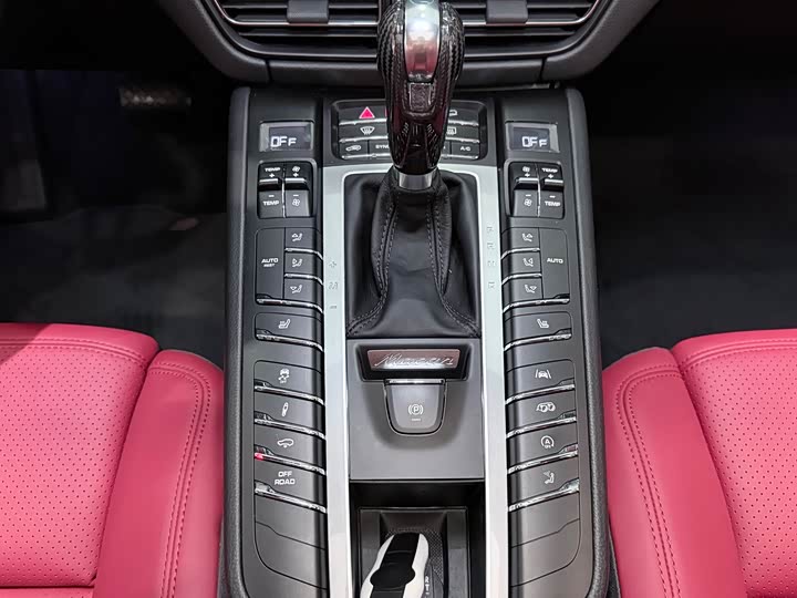 Porsche Macan 2020 Macan GTS 2.9 T — фото 9