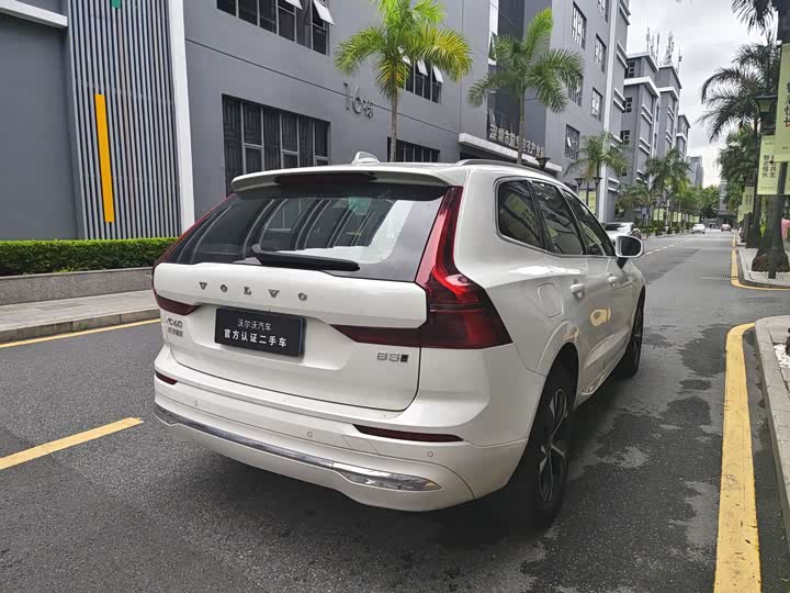Volvo XC 60 2026 B 5 4 WD — фото 10