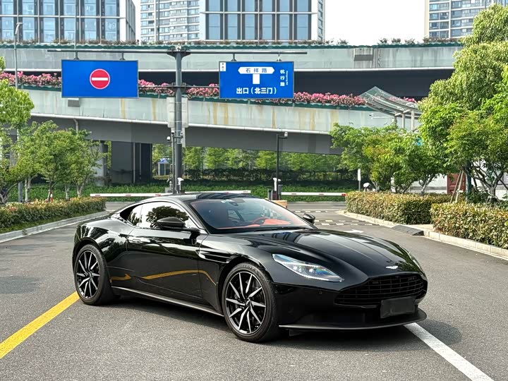 Aston Martin DB11 2022 4.0 T V 8 Coupe — фото 2
