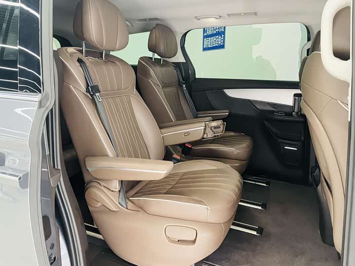 Roewe i MAX 8 2023 400 TGI — фото 12