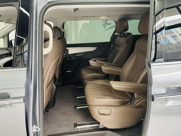 Roewe i MAX 8 2023 400 TGI — фото 10
