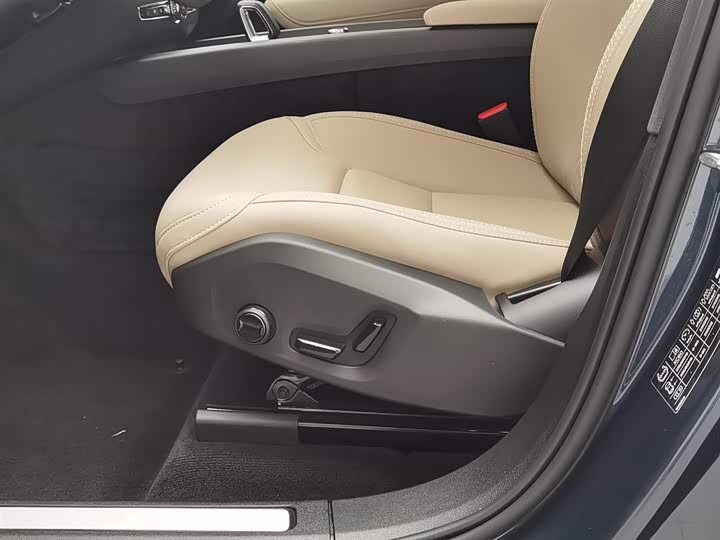 Volvo XC60 2026 B 5 4 WD — фото 20