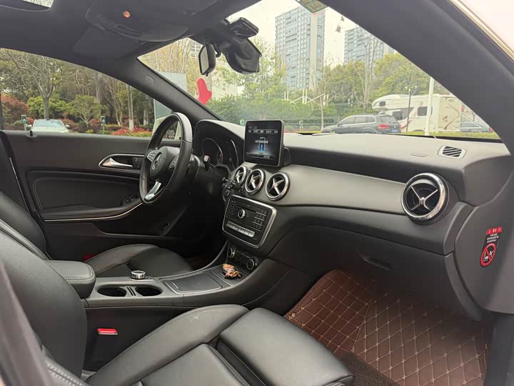 Mercedes-Benz CLA 2017 CLA 200 — фото 12