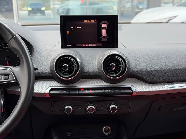 Audi Q2L 2021 35 TFSI — фото 12