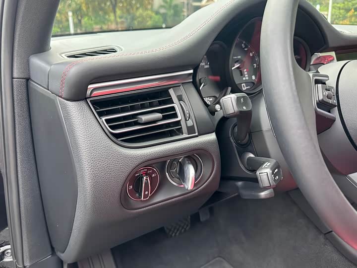 Porsche Macan 2023 Macan 2.0 T — фото 18