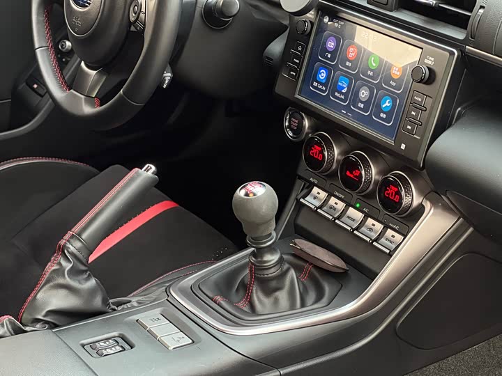 Subaru BRZ 2022 2.4 L MT — фото 13