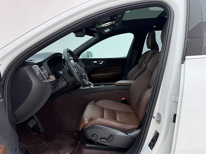 Volvo XC60 2022 B 5 4 WD — фото 15