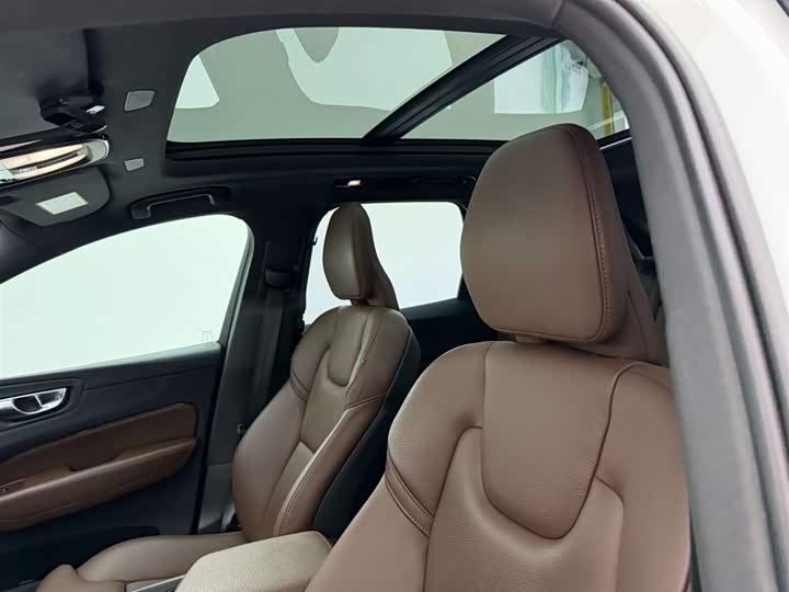 Volvo XC60 2022 B 5 4 WD — фото 16