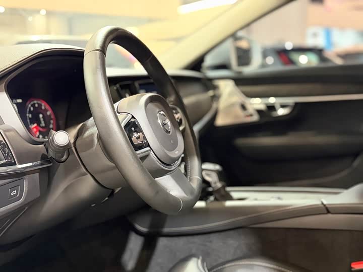 Volvo V90 2017 Cross Country T 5 AWD — фото 20