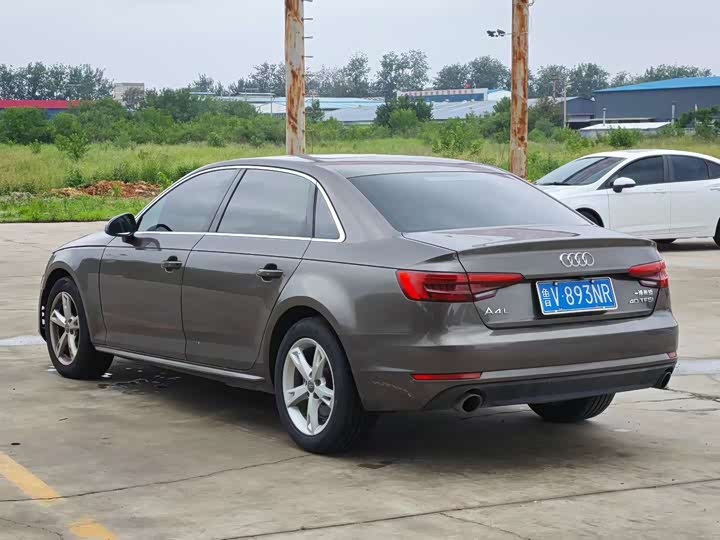 Audi A4L 40 TFSI стиль — фото 4