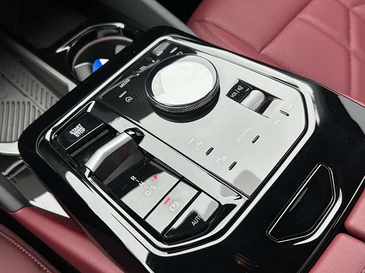 BMW 5-Series 2024 530 Li Leading M — фото 14