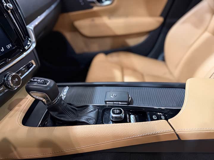 Volvo V90 2017 Cross Country T 5 AWD — фото 14