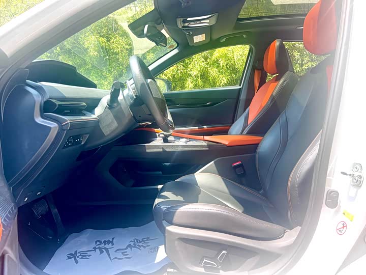 Changan UNI-V 2022 1.5 T Premium — фото 9