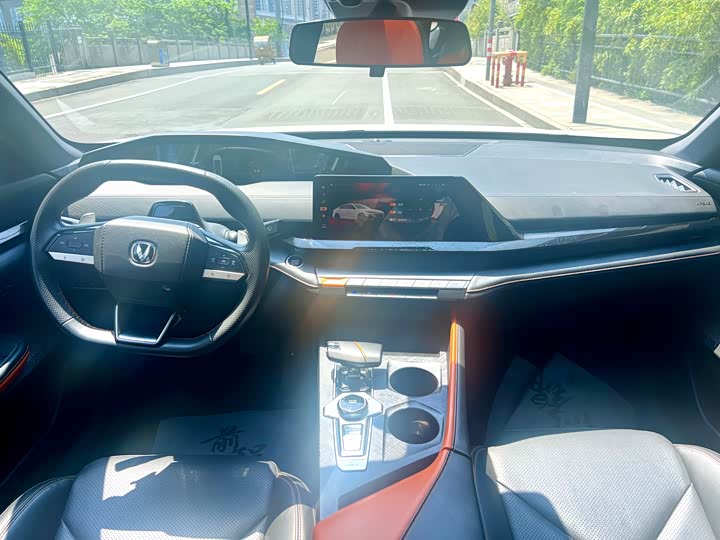 Changan UNI-V 2022 1.5 T Premium — фото 11