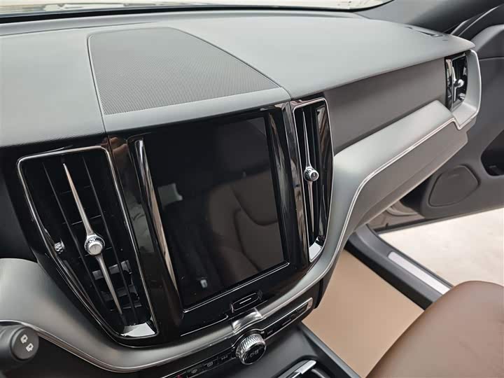 Volvo XC60 2021 T 5 4 WD — фото 16