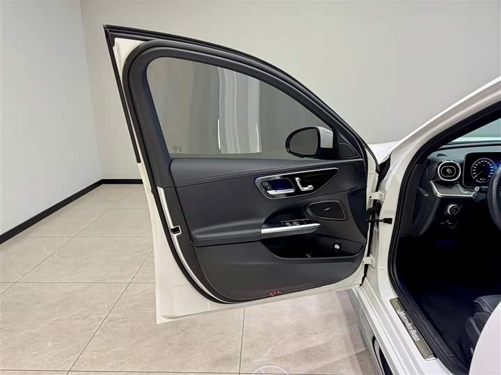 Mercedes-Benz C-Class 2023 C 260 L — фото 18